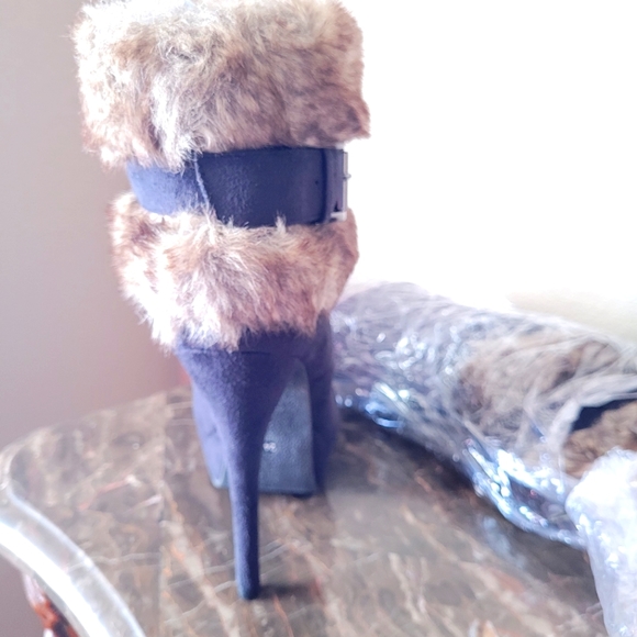 Womens Boots - Picture 3 of 4